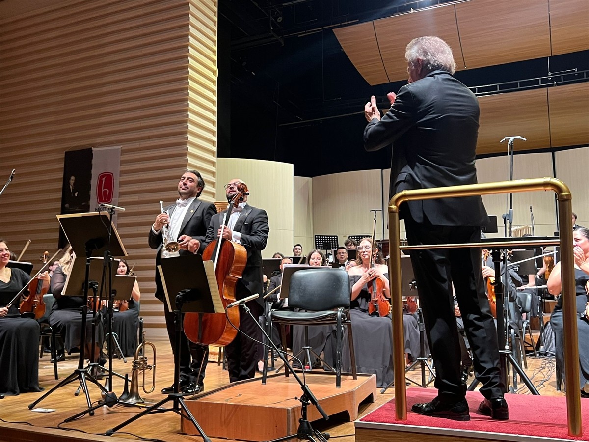 Hacettepe Üniversitesi Senfoni Orkestrası, ölümünün 24. yılında şef Hikmet Şimşek'i andığı yeni...