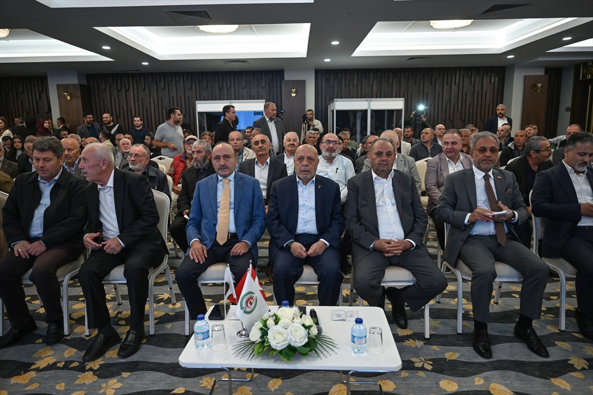 HAK-İŞ ve Hak Emekliler Derneği (HAK EMEK-DER) tarafından 1 Ekim Dünya Yaşlılar Günü kapsamında...