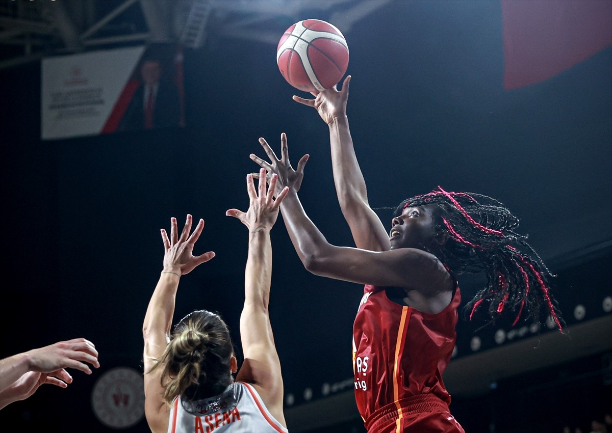 Halkbank Kadınlar Basketbol Süper Ligi'nin dördüncü haftasında ÇİMSA ÇBK Mersin ile Galatasaray...