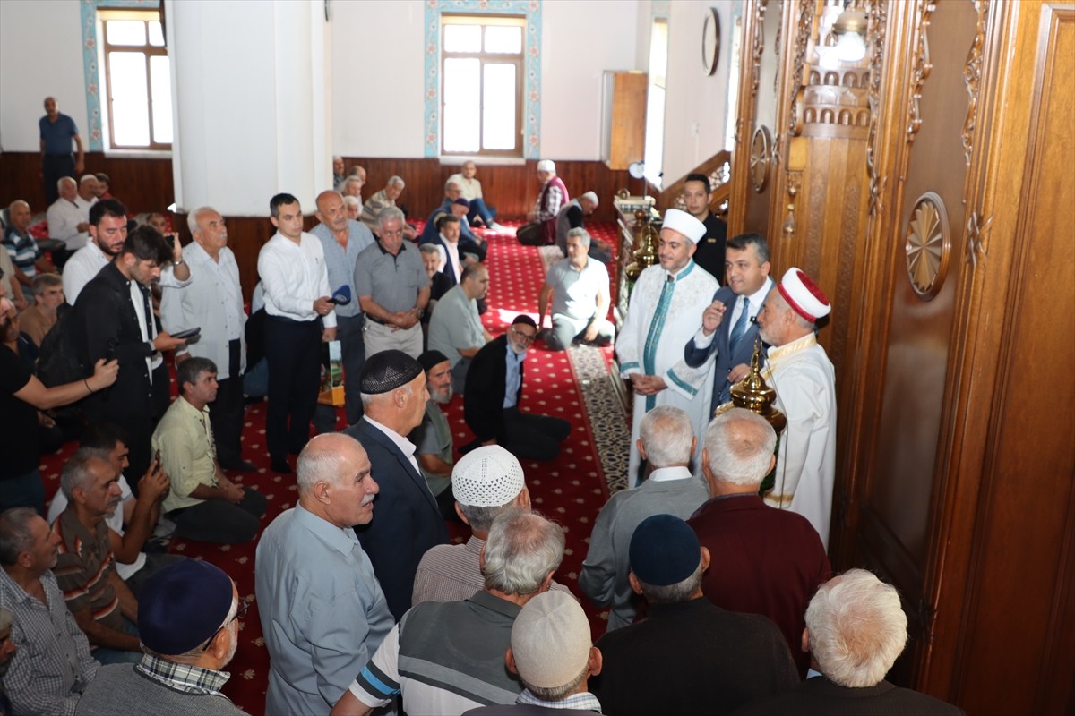 Hatay'ın Dörtyol ilçesinde meslekte 49 yılını doldurarak emekli olan 65 yaşındaki imam Ali Tekeci...