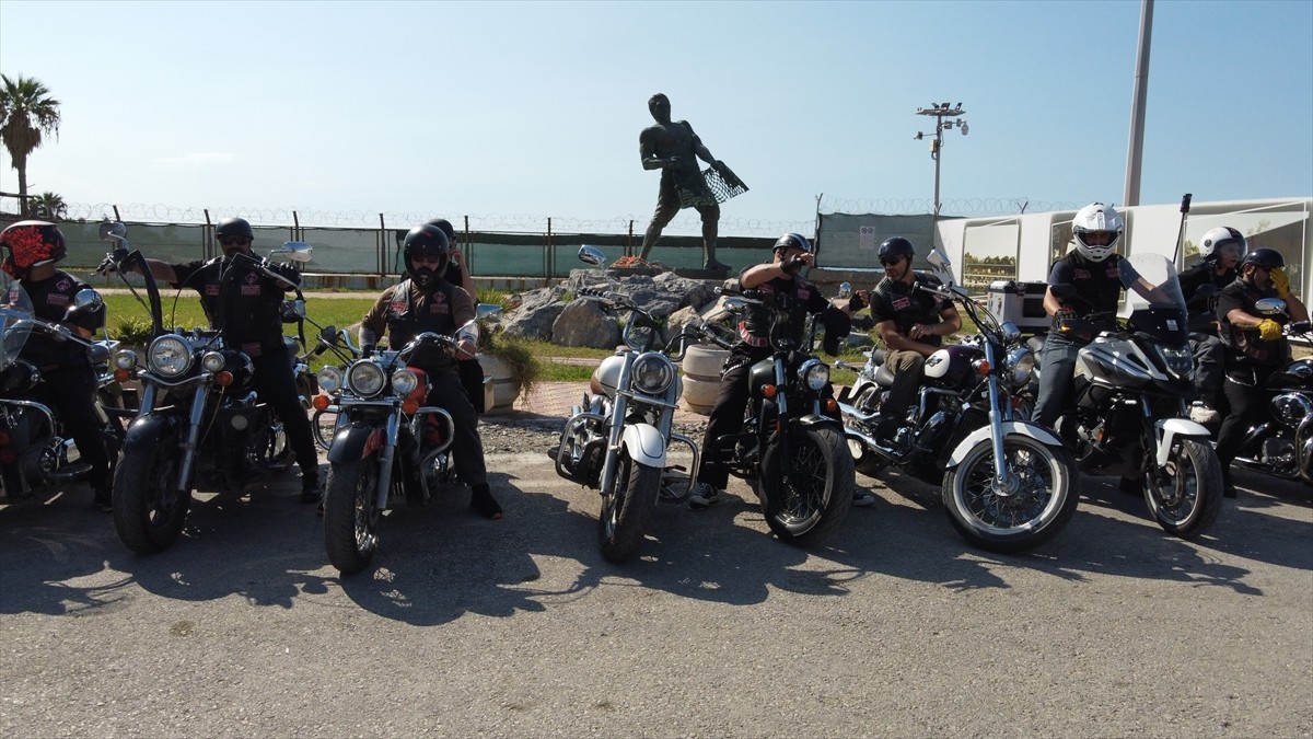 Hatay'ın İskenderun ilçesinde çeşitli illerden gelen motosikletliler, Duchenne Musküler Distrofi...