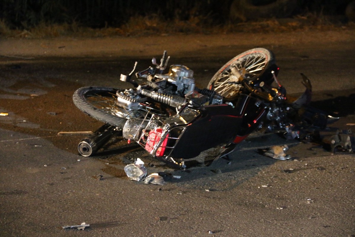 Hatay'ın Kırıkhan ilçesinde 2 motosikletin karıştığı kazada sürücülerden 1'i öldü diğeri ağır...