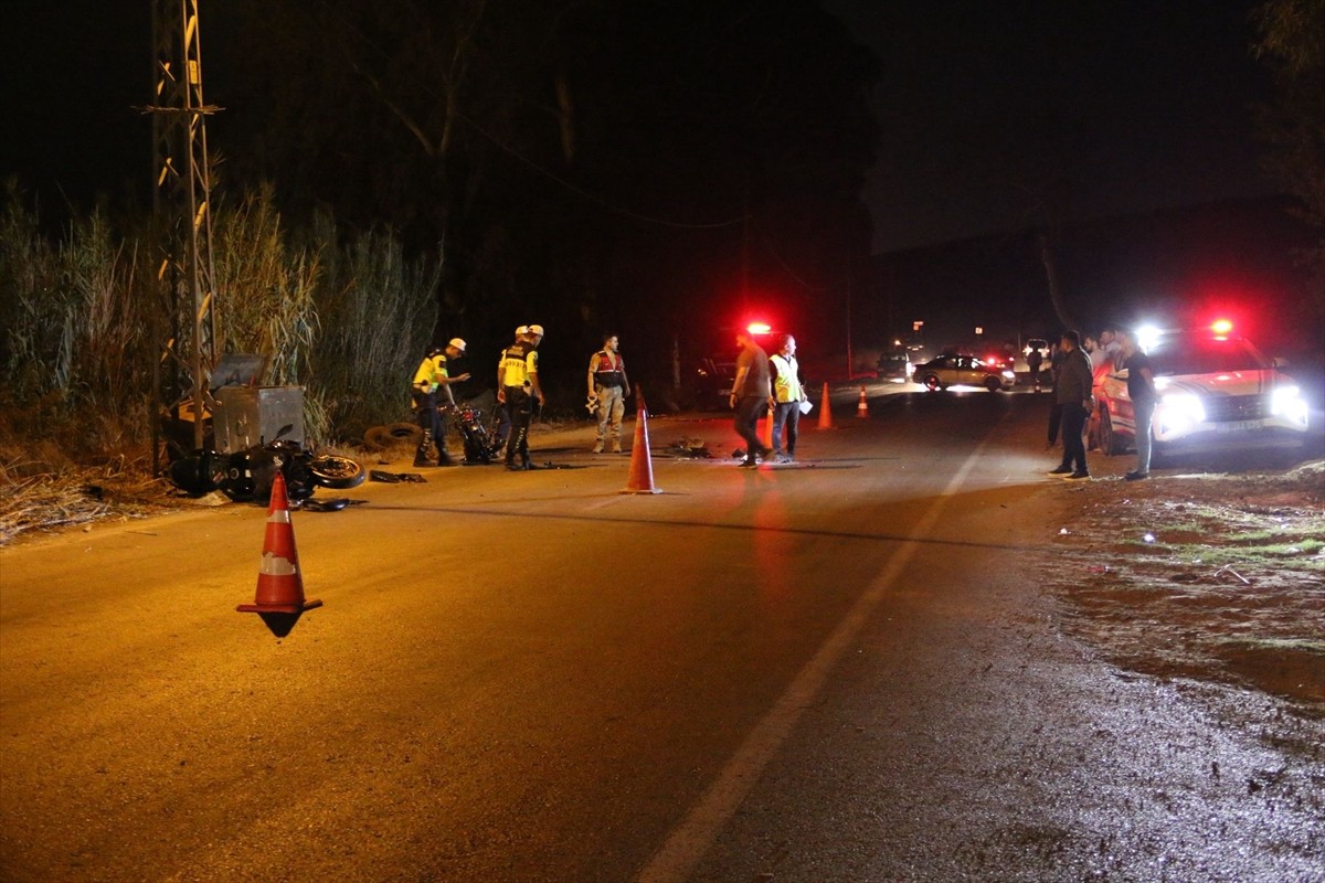 Hatay'ın Kırıkhan ilçesinde 2 motosikletin karıştığı kazada sürücülerden 1'i öldü diğeri ağır...