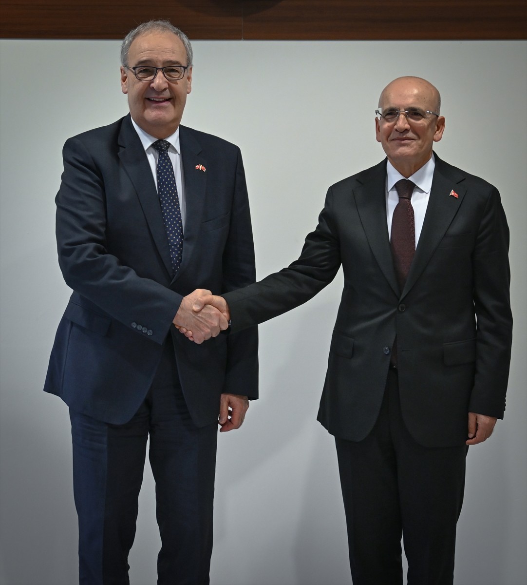 Hazine ve Maliye Bakanı Mehmet Şimşek (sağda), İsviçre Konfederasyonu Başkan Yardımcısı ve...