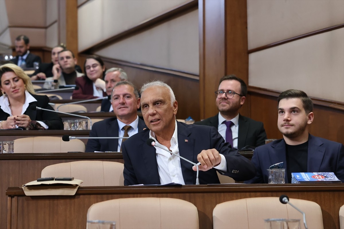 İBB Meclisi ekim ayı toplantılarının ikinci oturumu, Saraçhane'deki belediye binasında yapıldı. ...