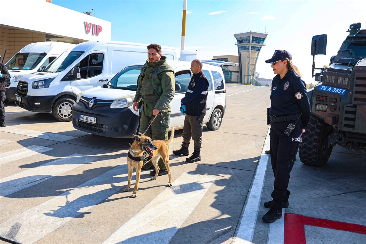 Iğdır Emniyet Müdürlüğü tarafından Iğdır Şehit Bülent Aydın Havalimanı'nda "patlayıcı madde...