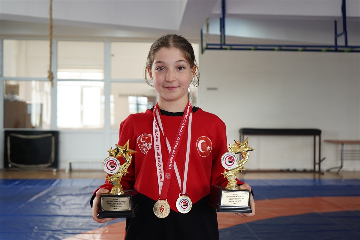  Isparta'da Türkiye Sportif Yetenek Taraması ve Spora Yönlendirme Programı kapsamında güreşe...