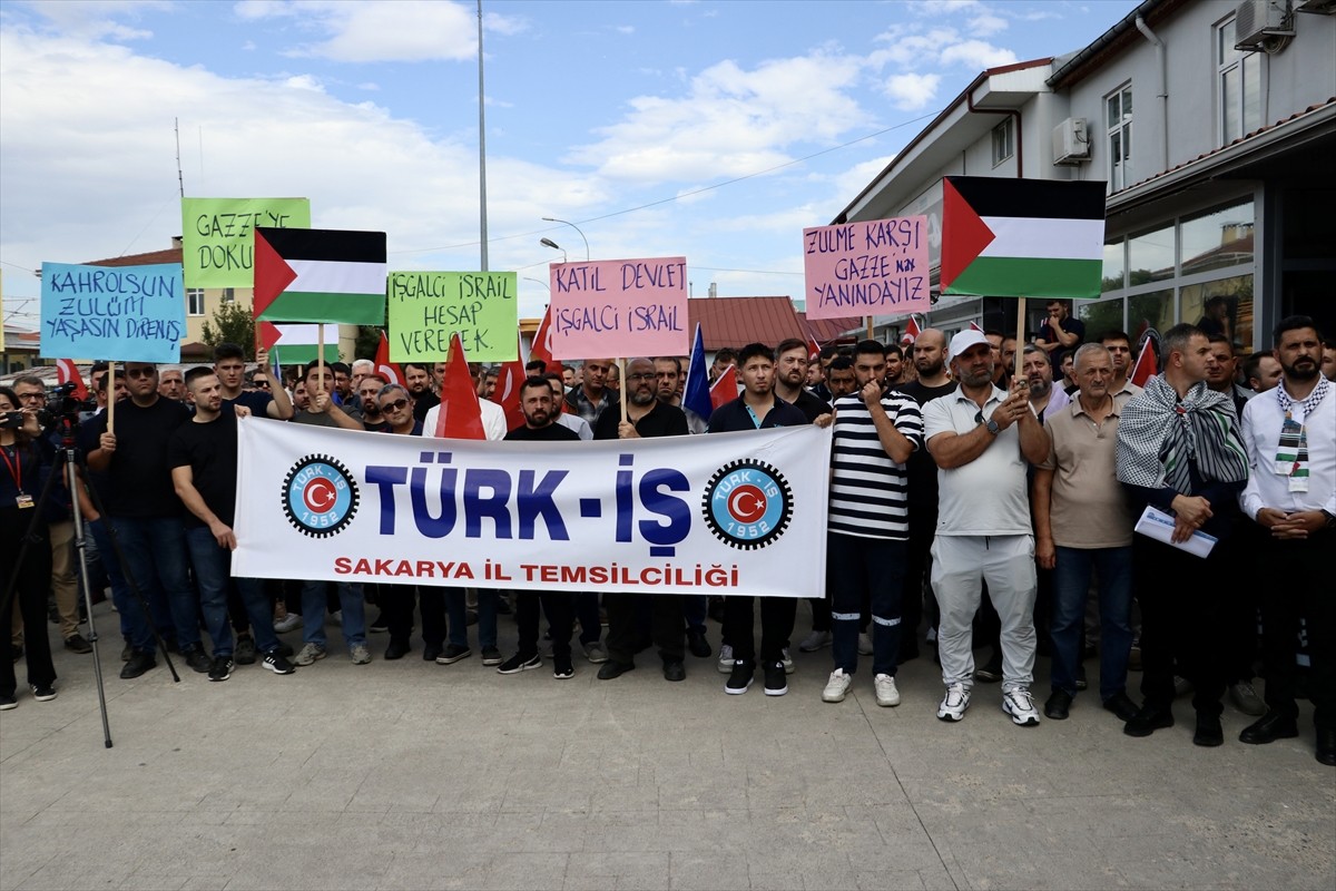 İsrail'in, Gazze'ye insani yardım ulaştırmak için yola çıkan Küresel Sumud Filosu'na düzenlediği...