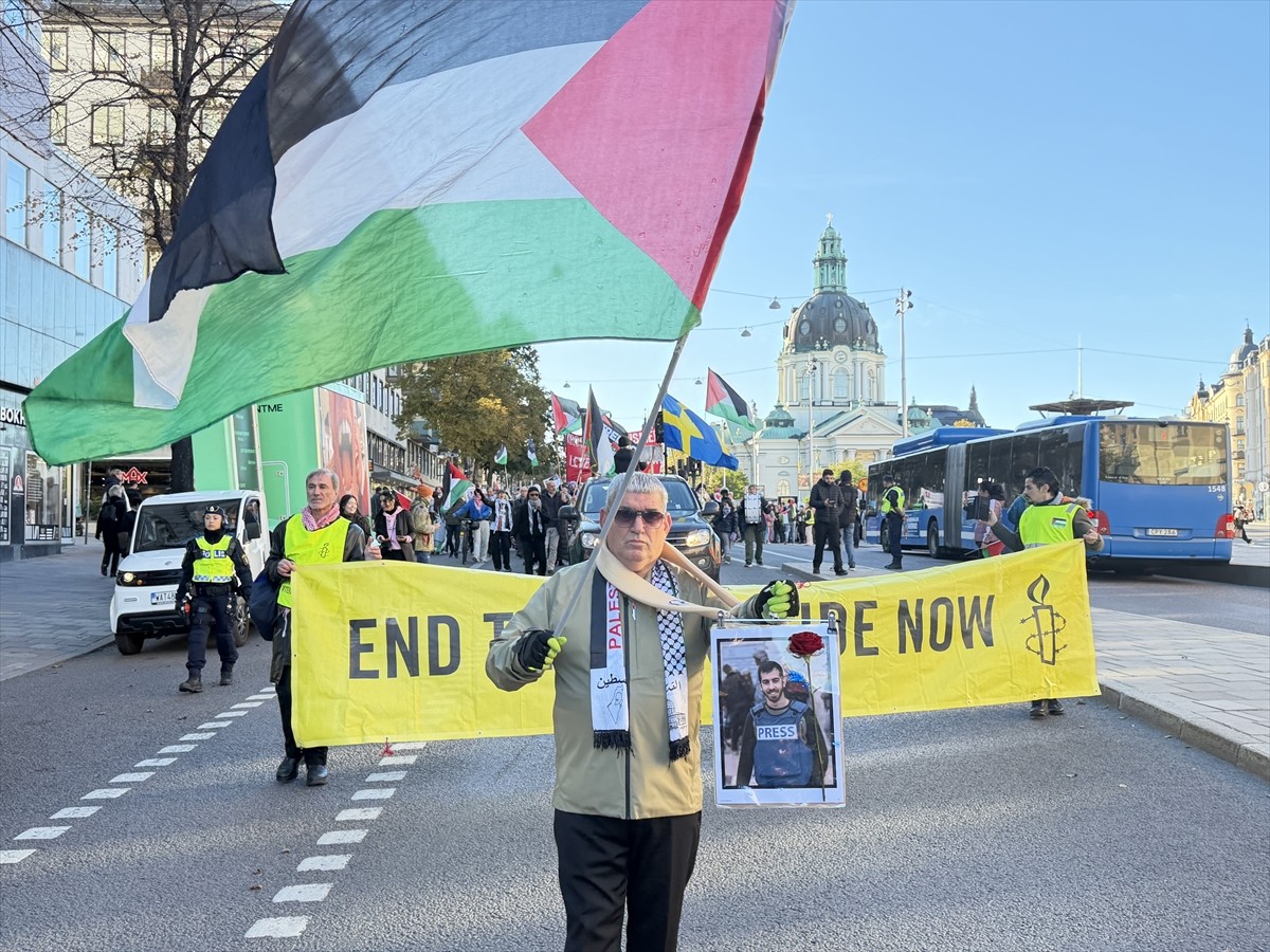 İsrail'in Gazze Şeridi'ni işgali sırasında silahlandırdığı çetelerce öldürülen Filistinli gazeteci...