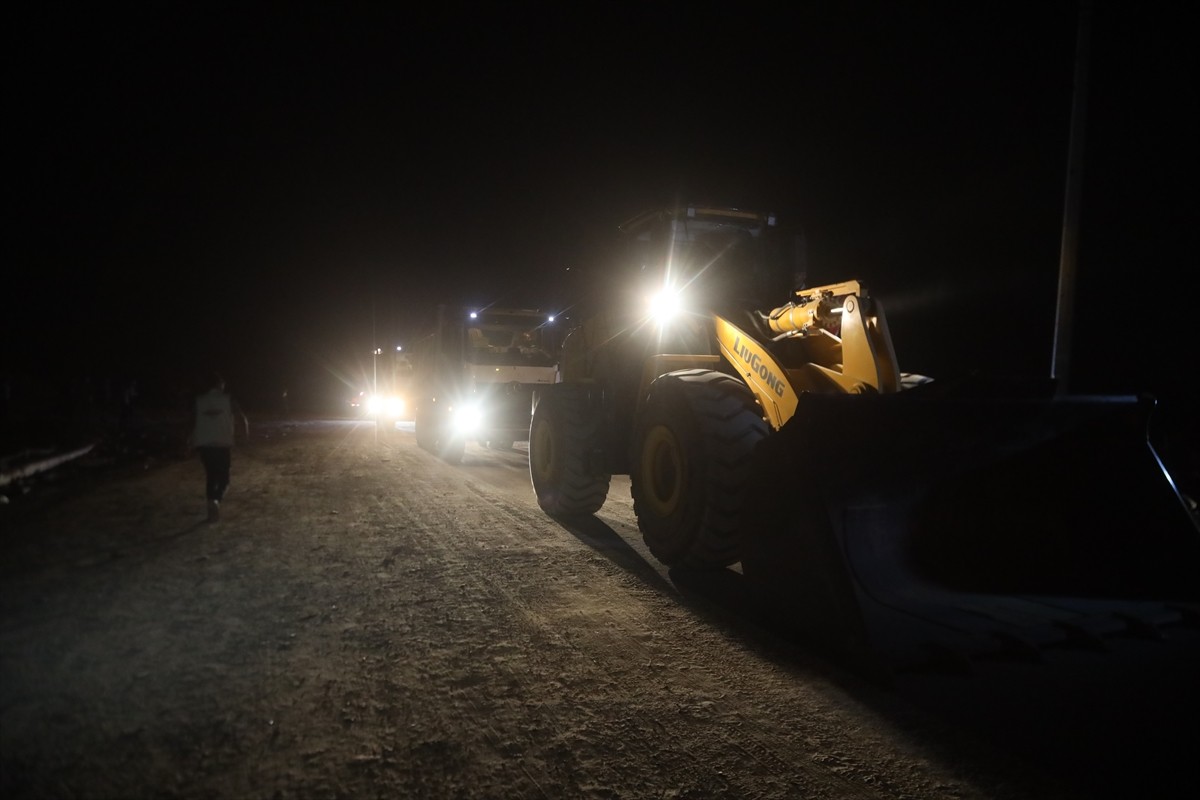 İsrail'in, Mısır arama kurtarma ekiplerinin, Hamas'ın ateşkes ve esir takası çerçevesinde iade...