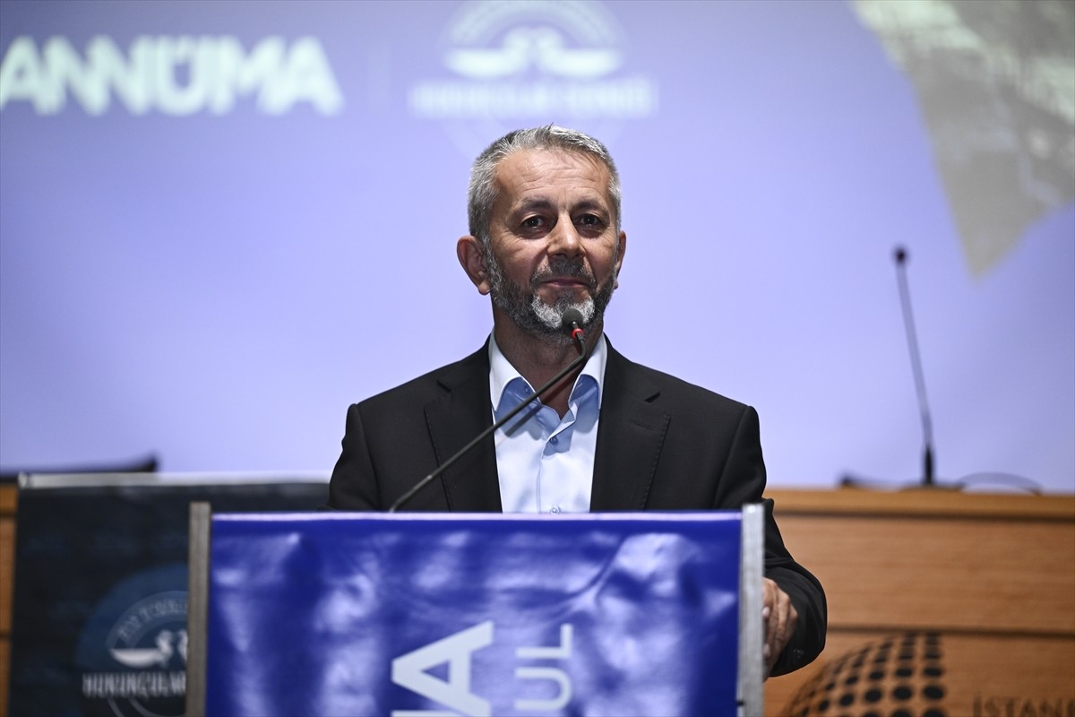 İstanbul'da Cihannüma Derneği ve Hukukçular Derneği işbirliğiyle Siyaset, Ekonomi ve Toplum...