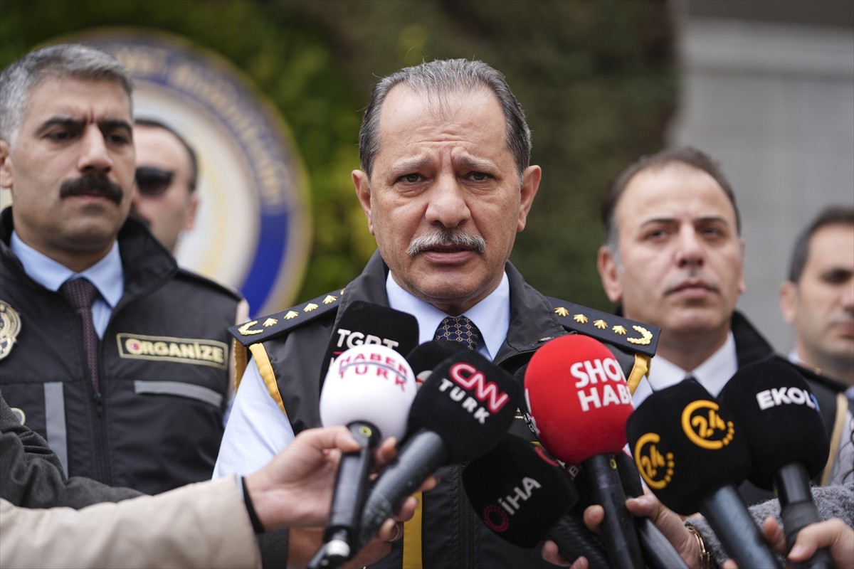 İstanbul'da, son bir ayda suç örgütlerine yönelik düzenlenen operasyonlarda gözaltına alınan 94...