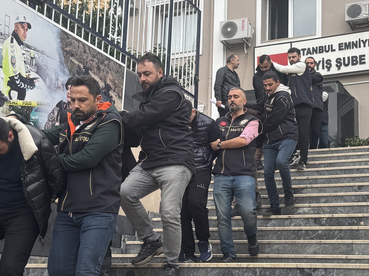 İstanbul merkezli 12 ilde düzenlenen operasyonda "change" yapılan 50 araç ele geçirildi, 74...