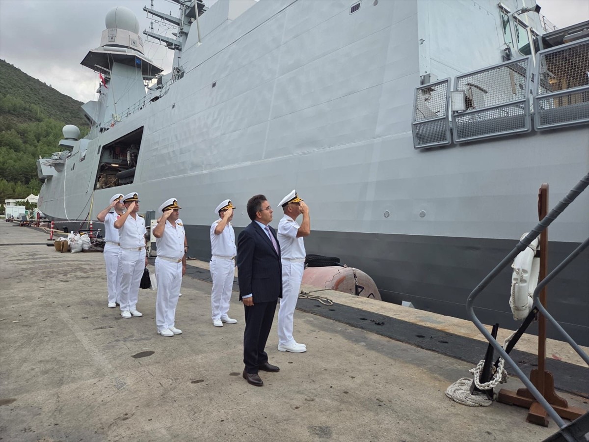 İtalya Deniz Kuvvetlerine ait "ITS Virginio Fasan" fırkateyni, Aksaz Deniz Üssü'ne liman ziyareti...