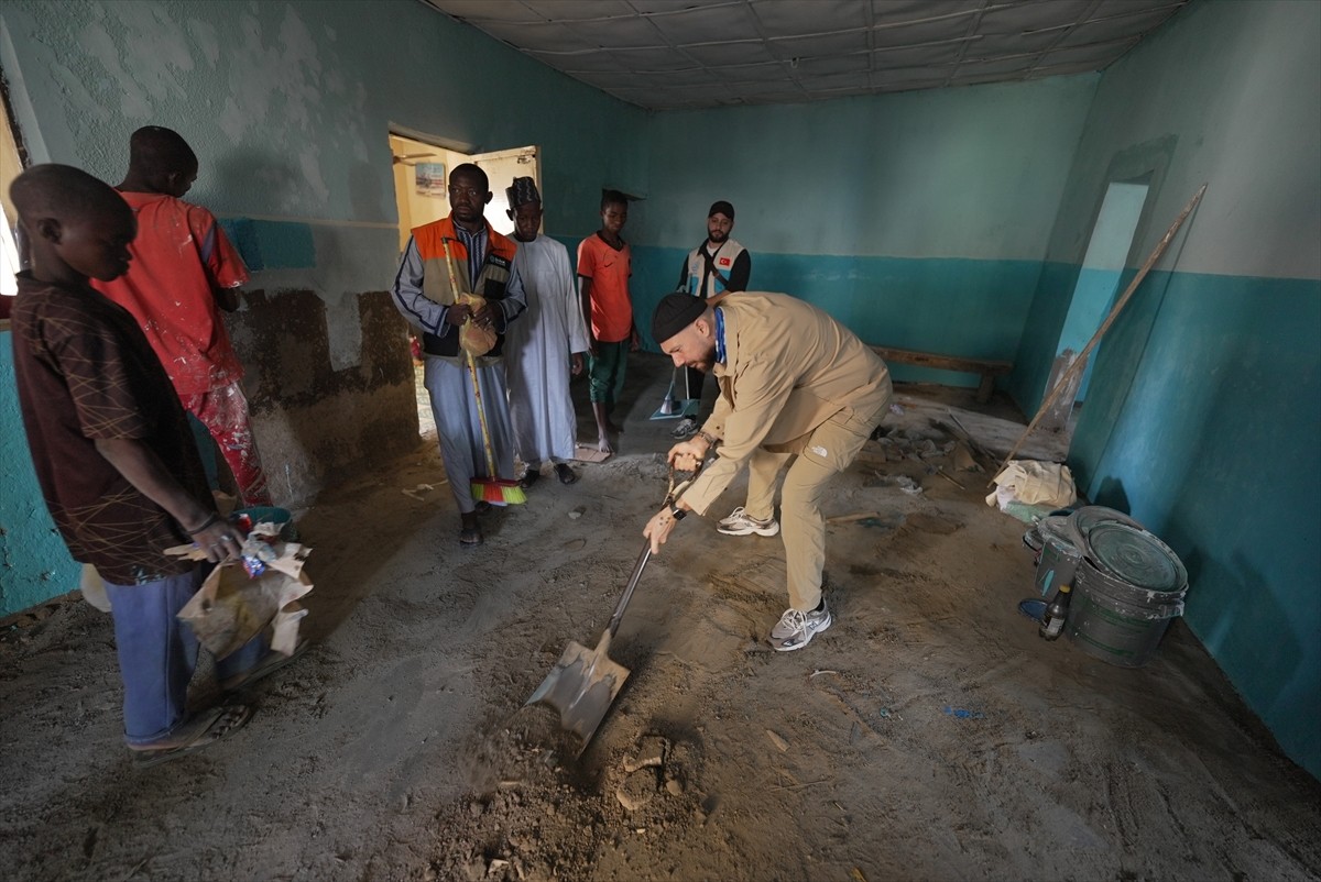 İzmir merkezli Bir Avuç İnsani Yardım Derneği, Nijerya'da açtığı iki yetimhane ile 350 yetim...