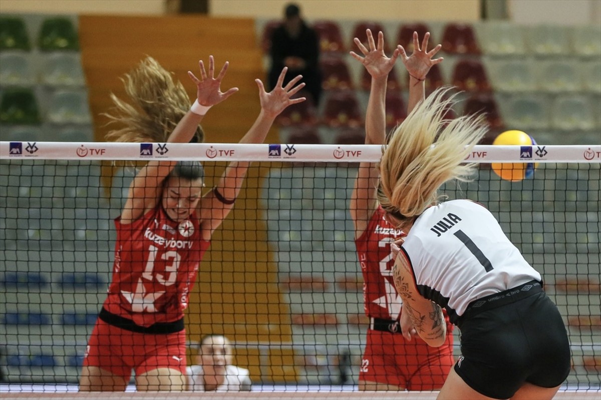 Kadınlar AXA Sigorta Kupa Voley 2. Grup'ta Kuzeyboru ile Beşiktaş, Cengiz Göllü Voleybol Salonunda...