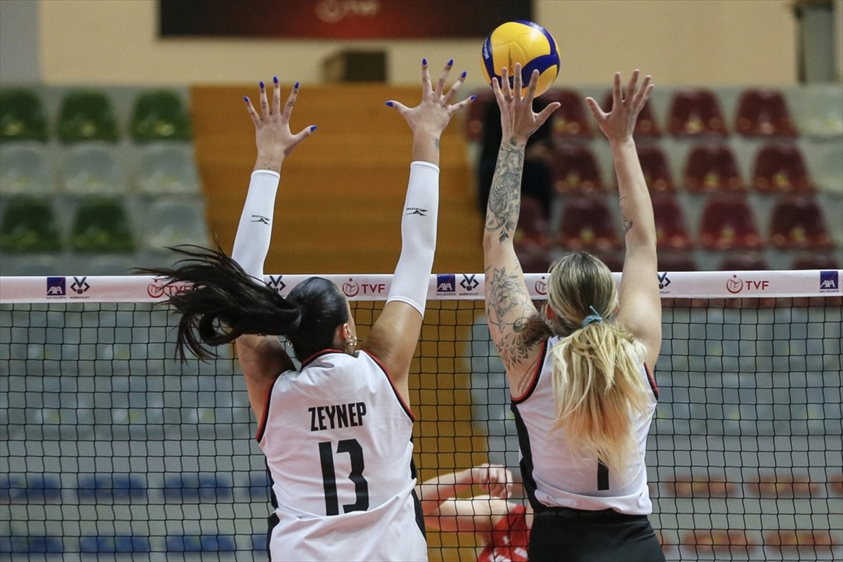 Kadınlar AXA Sigorta Kupa Voley 2. Grup'ta Kuzeyboru ile Beşiktaş, Cengiz Göllü Voleybol Salonunda...