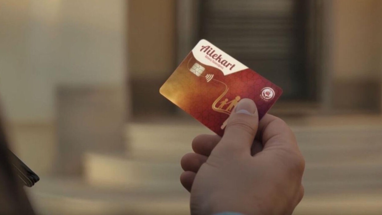 Kadınlara Büyük Kolaylık: Yeni 'Halk Kart' Olarak Görülen Aile Kart Başladı!