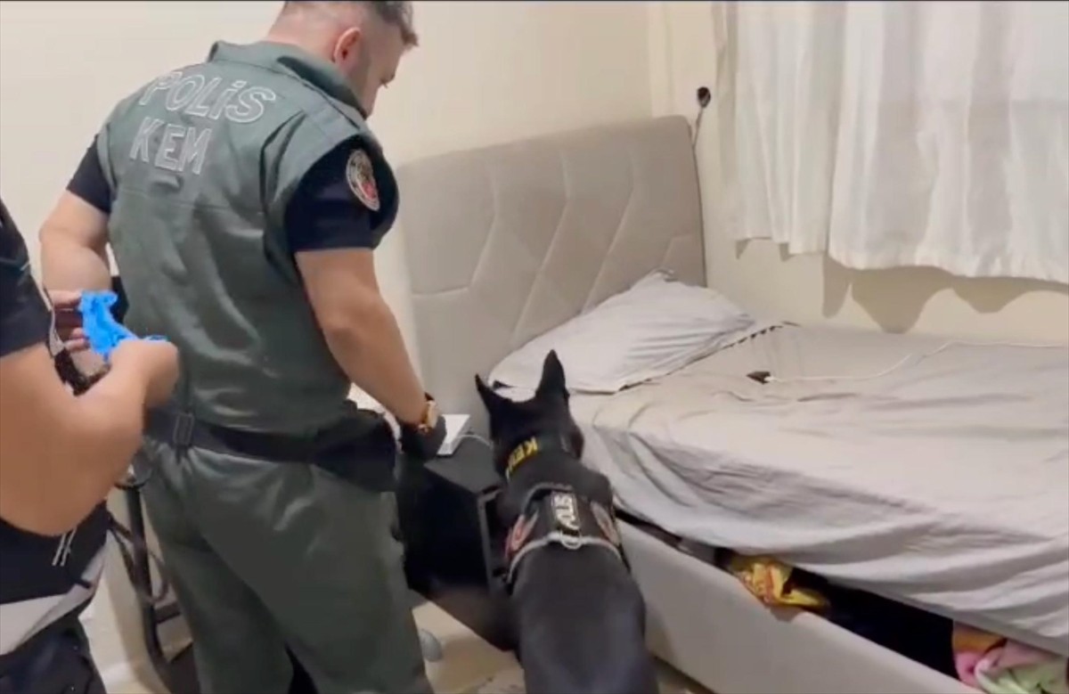 Kahramanmaraş'ta düzenlenen uyuşturucu operasyonunda gözaltına alınan 19 şüpheliden 15'i...