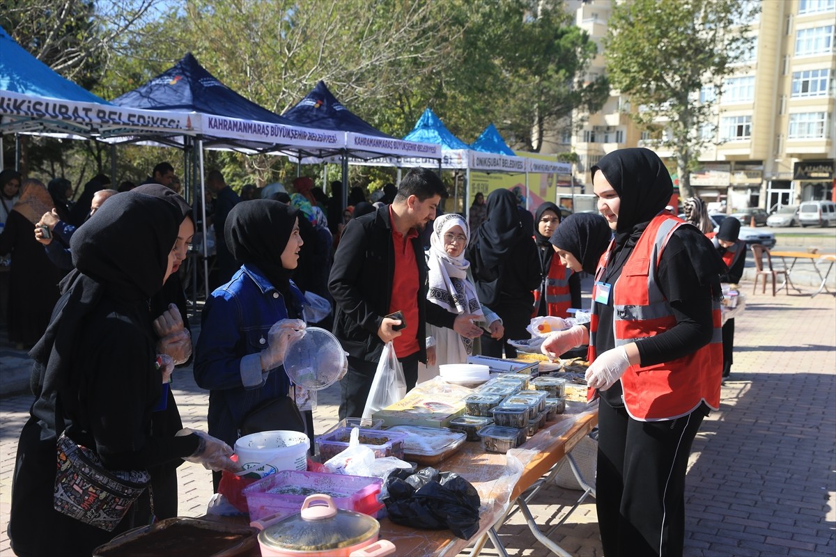 Kahramanmaraş'ta, ÖNDER İmam Hatipliler Derneği öncülüğünde "Filistin Yararına Hayır Çarşısı"...