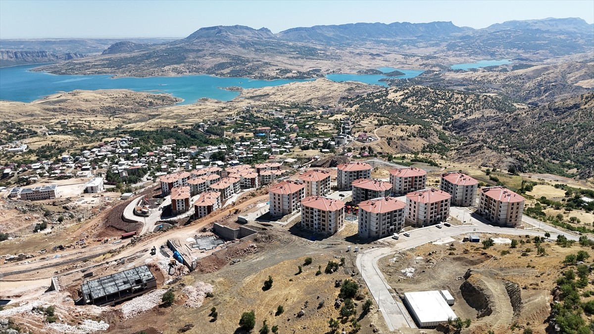 Kahramanmaraş merkezli 6 Şubat 2023 depremlerinden etkilenen Adıyaman'ın Gerger ilçesinde yapımı...