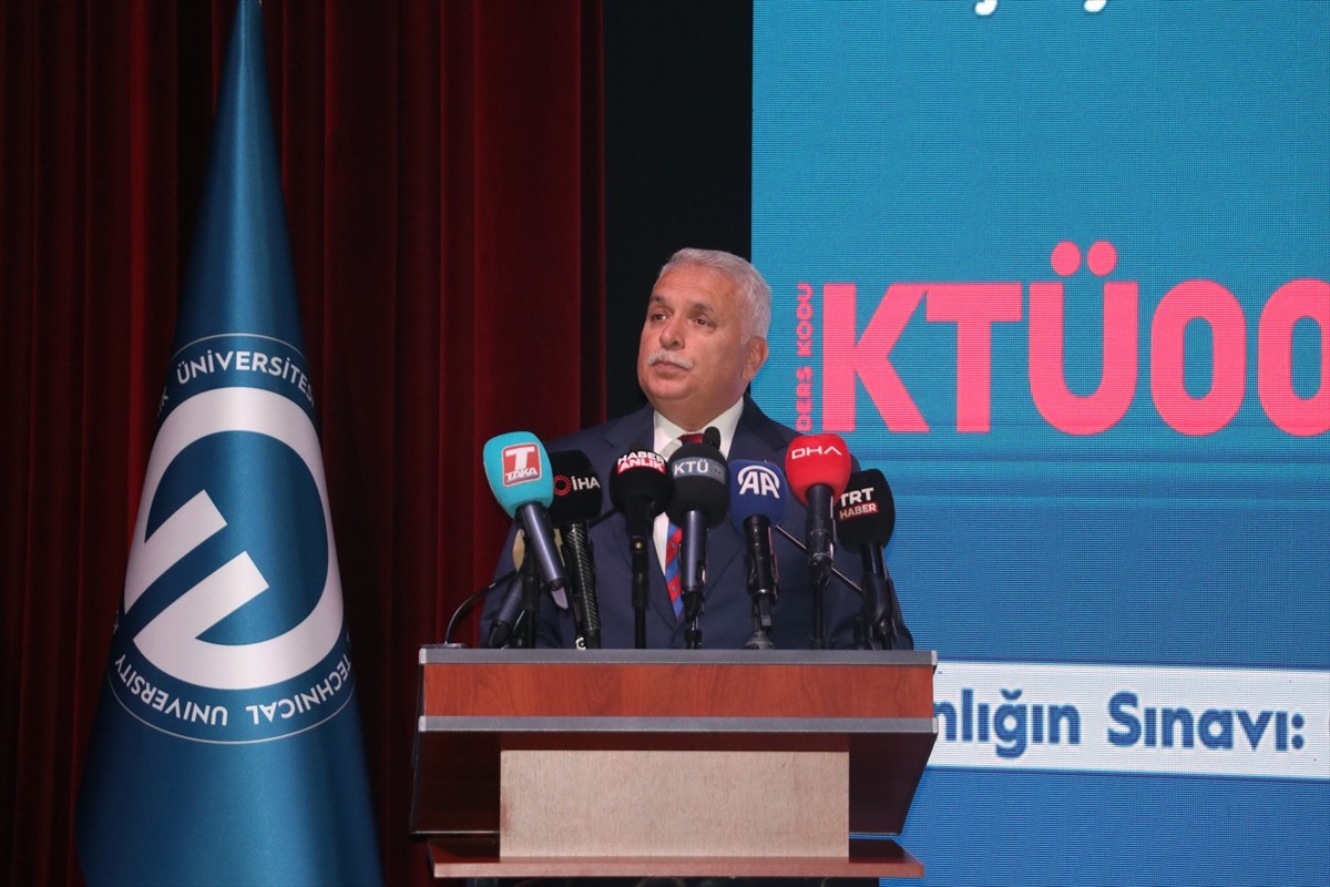 Karadeniz Teknik Üniversitesi'nin (KTÜ) 2025-2026 akademik yıl açılışı dolayısıyla KTÜ Prof. Dr....