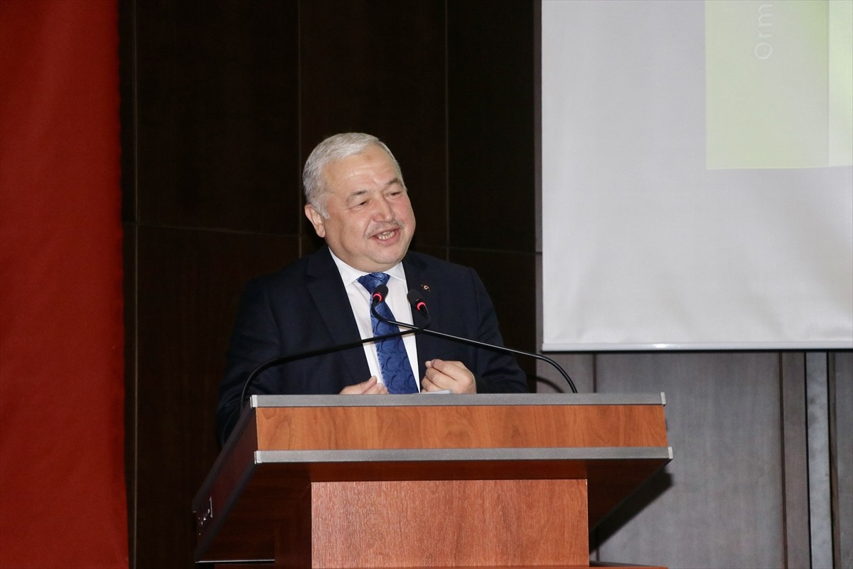 Karadeniz Teknik Üniversitesince (KTÜ) "İklim Değişikliği Sürecinde Su ve Orman Yönetimi" paneli...