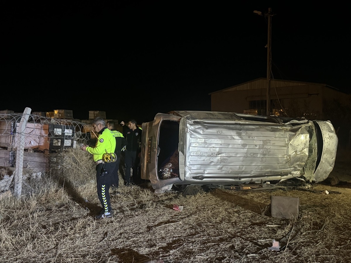  Karaman'da panelvanın devrilmesi sonucu 7 kişi yaralandı.
