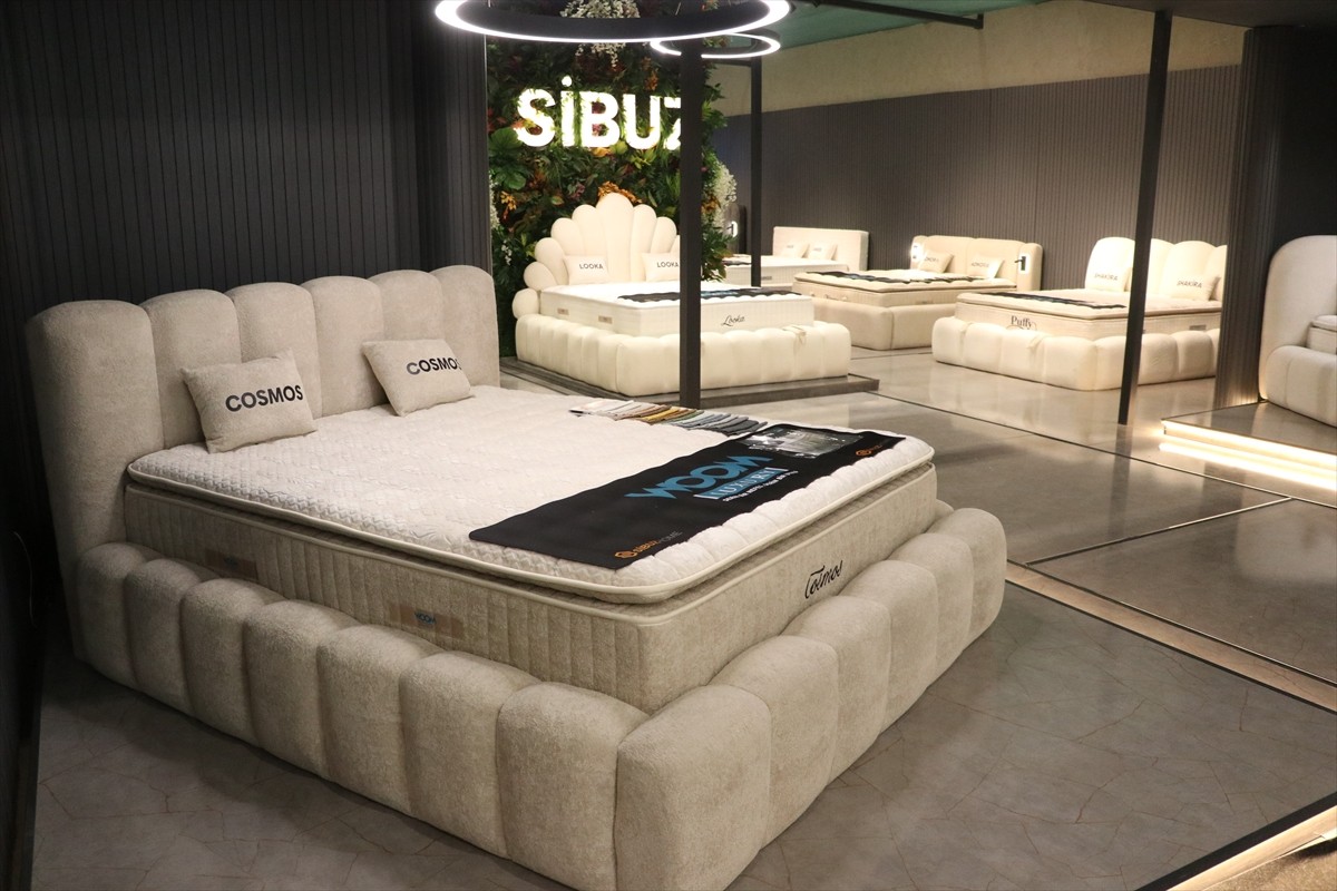 Kayseri'de Anadolu Mobilya Fuarı (ANAMOB) OSB Uluslararası Fuar Merkezi'nde başladı.