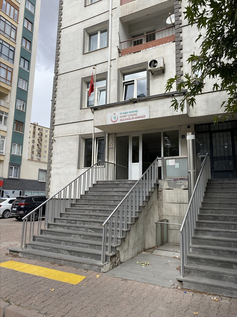 Kayseri'nin merkez Melikgazi ilçesinde bir aile sağlığı merkezinde çıkan sıra kavgasında 3 kişi...