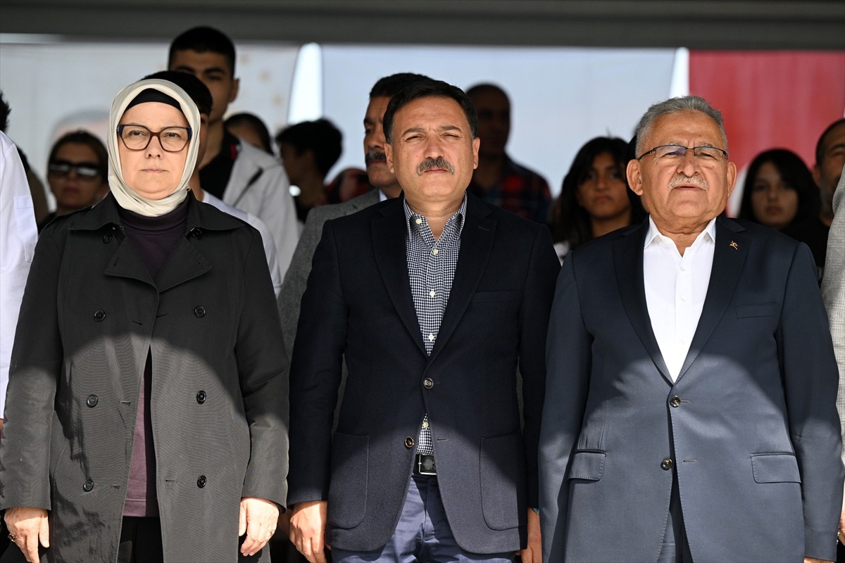 Kayseri Büyükşehir Belediyesi tarafından yapılan BMX Parkuru ve Bisiklet Eğitim Alanı açıldı....