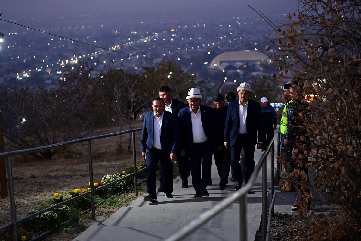Kırgızistan'da adı Manas olarak değiştirilen şehirde, kentin yeni kimliğini yansıtan "Manas"...