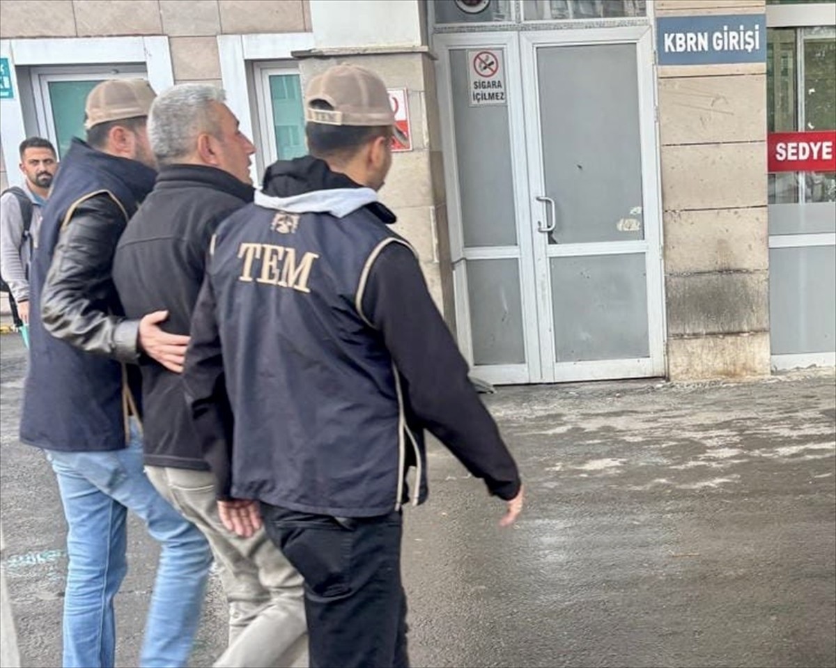 Kırşehir'de, Fetullahçı Terör Örgütü (FETÖ) üyeliğinden hüküm giyen eski kamu personeli...