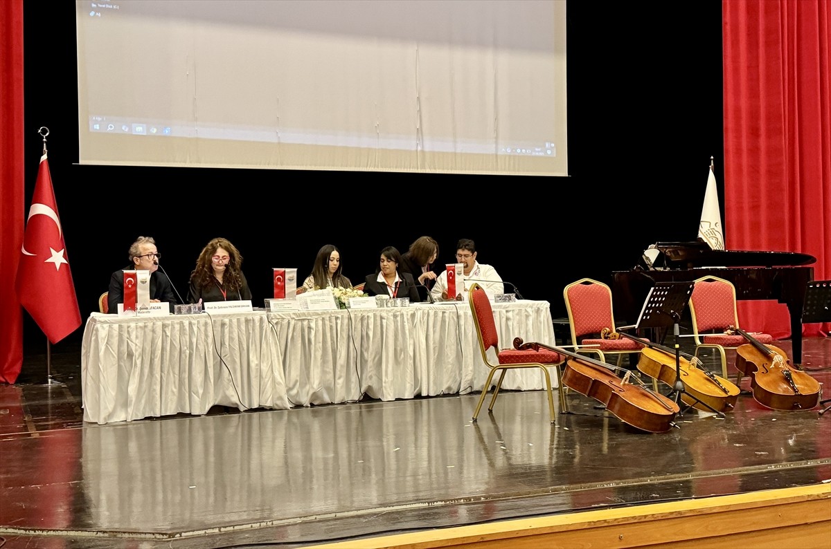 Kırşehir Belediyesinin ev sahipliğinde düzenlenen "UNESCO Uluslararası Genç Müzisyenler...