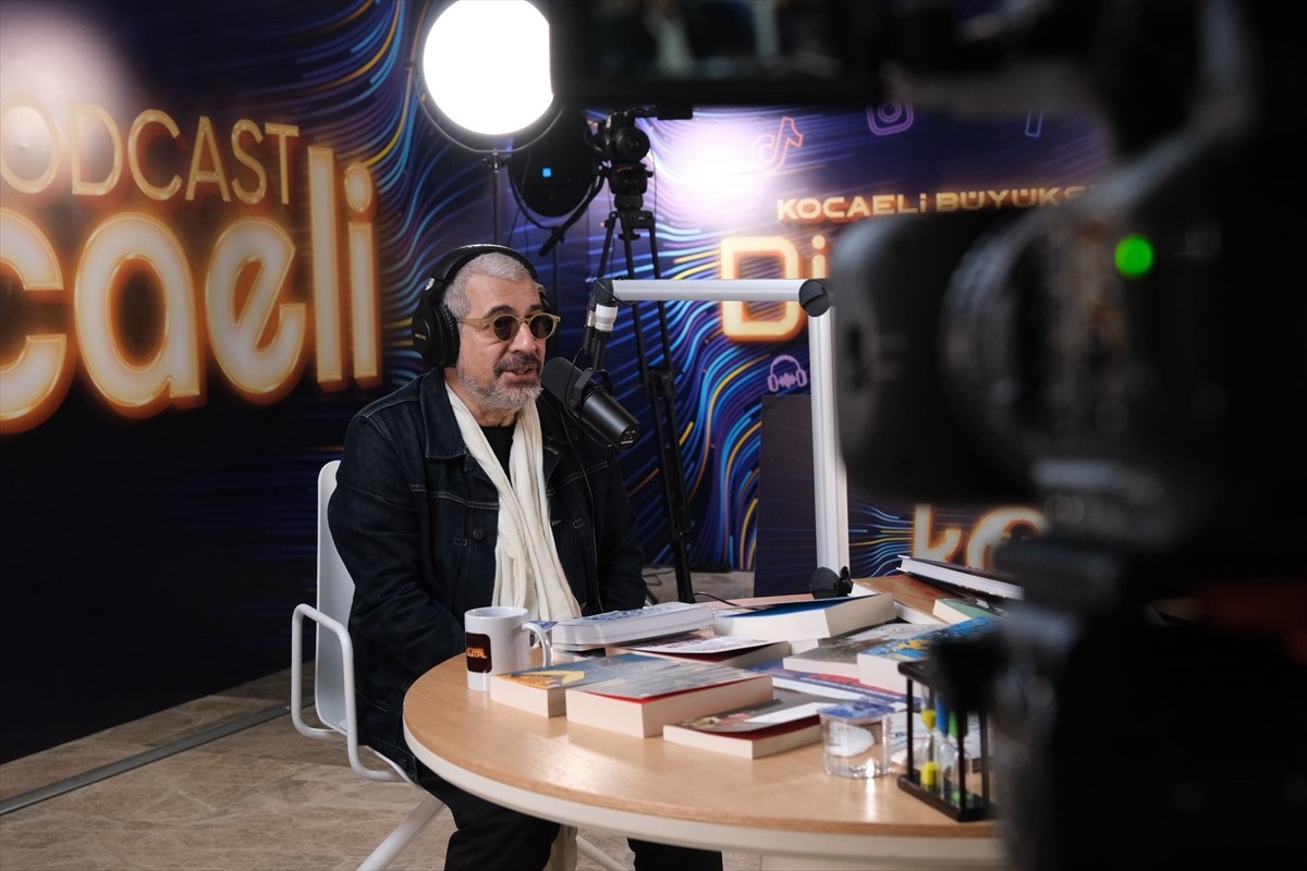 Kocaeli Kitap Fuarı'na katılan Okan Bayülgen konuk olduğu Kocaeli Büyükşehir Belediyesinin podcast...
