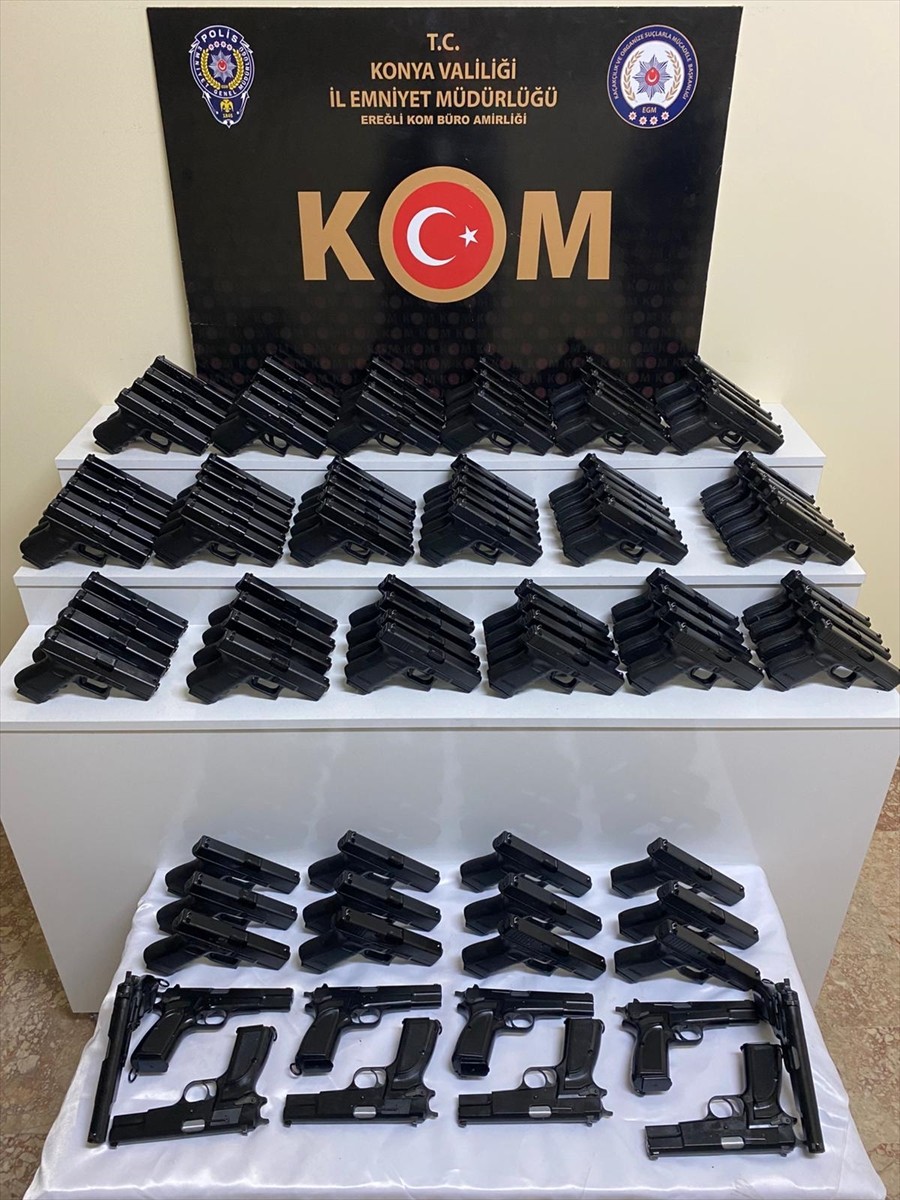 Konya'da 100 ruhsatsız tabanca ve 100 şarjörün ele geçirildiği silah kaçakçılığı operasyonunda 1...