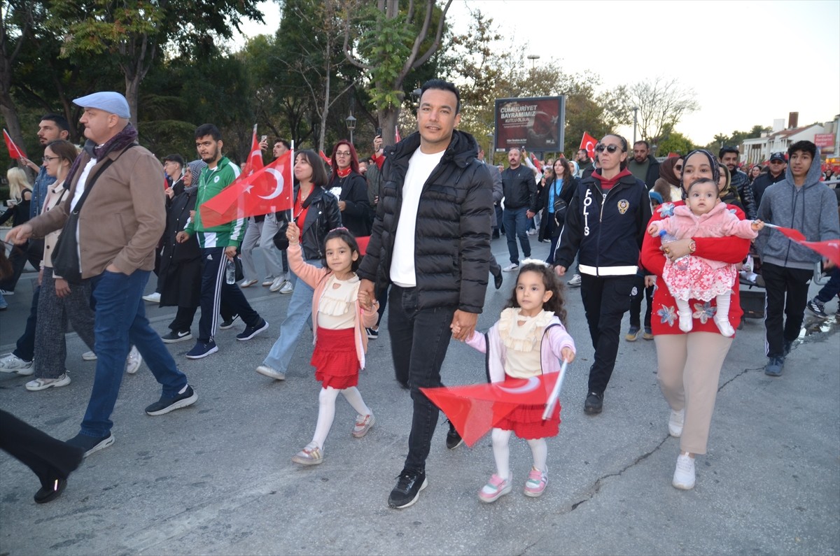 Konya'da, Cumhuriyet'in 102. yıl dönümü ve 29 Ekim Cumhuriyet Bayramı dolayısıyla fener alayı...