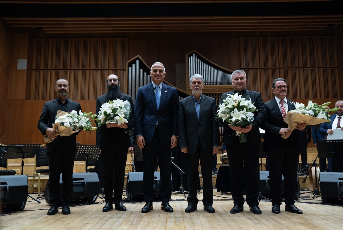 Kültür ve Turizm Bakanı Mehmet Nuri Ersoy (sol 3), İran Kültür ve İslami İrşad Bakanı Abbas Salihi...