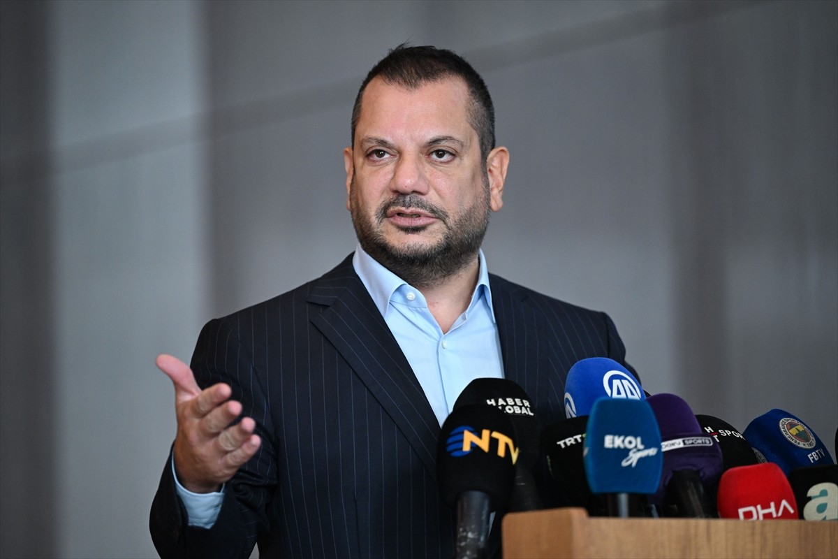  Kulüpler Birliği Başkanı Ertuğrul Doğan, Rixos Tersane Hotel'de yapılan ve kulüp başkanları ile...