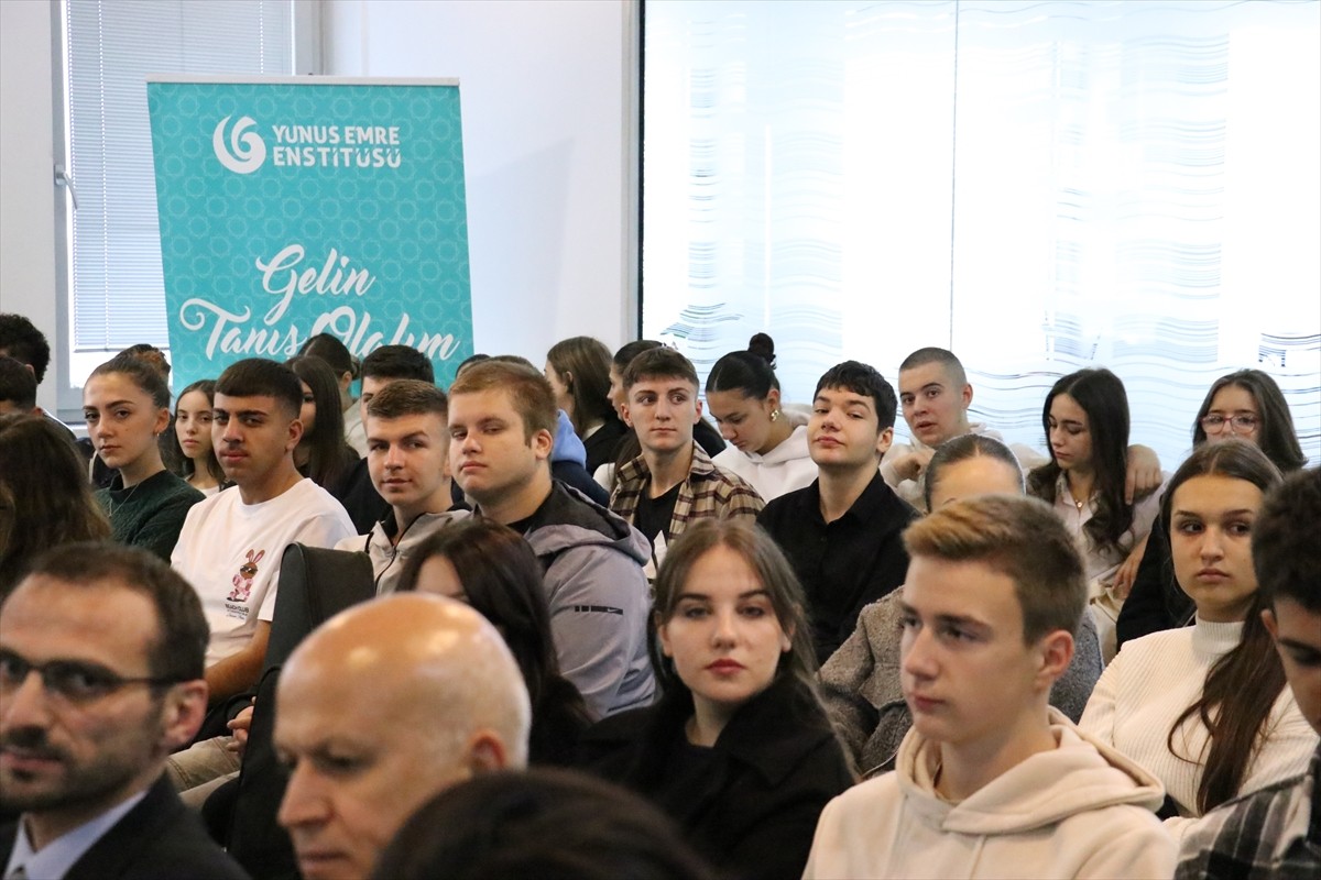 Kuzey Makedonya'nın başkenti Üsküp'te Türk enstrümanlarının kullanımının öğretileceği "İki...