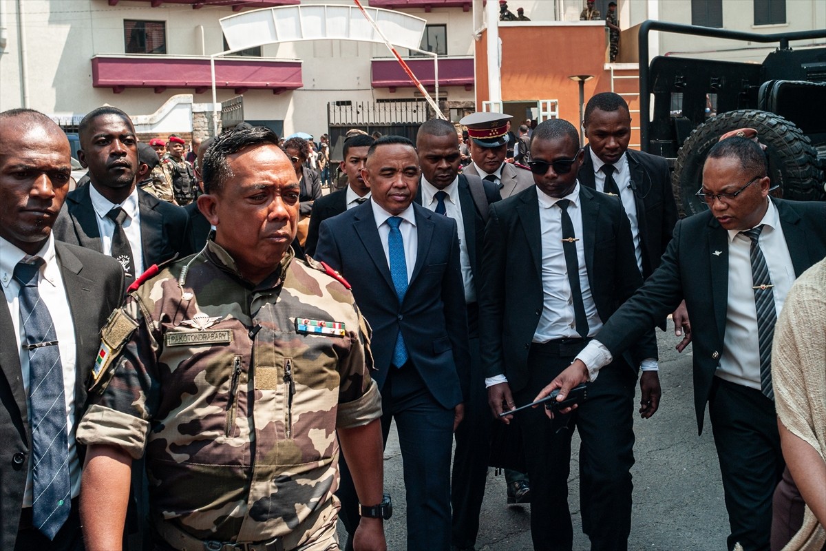 Madagaskar’da ordunun desteğiyle yönetimi el geçiren askeri grubun lideri Albay Michael...