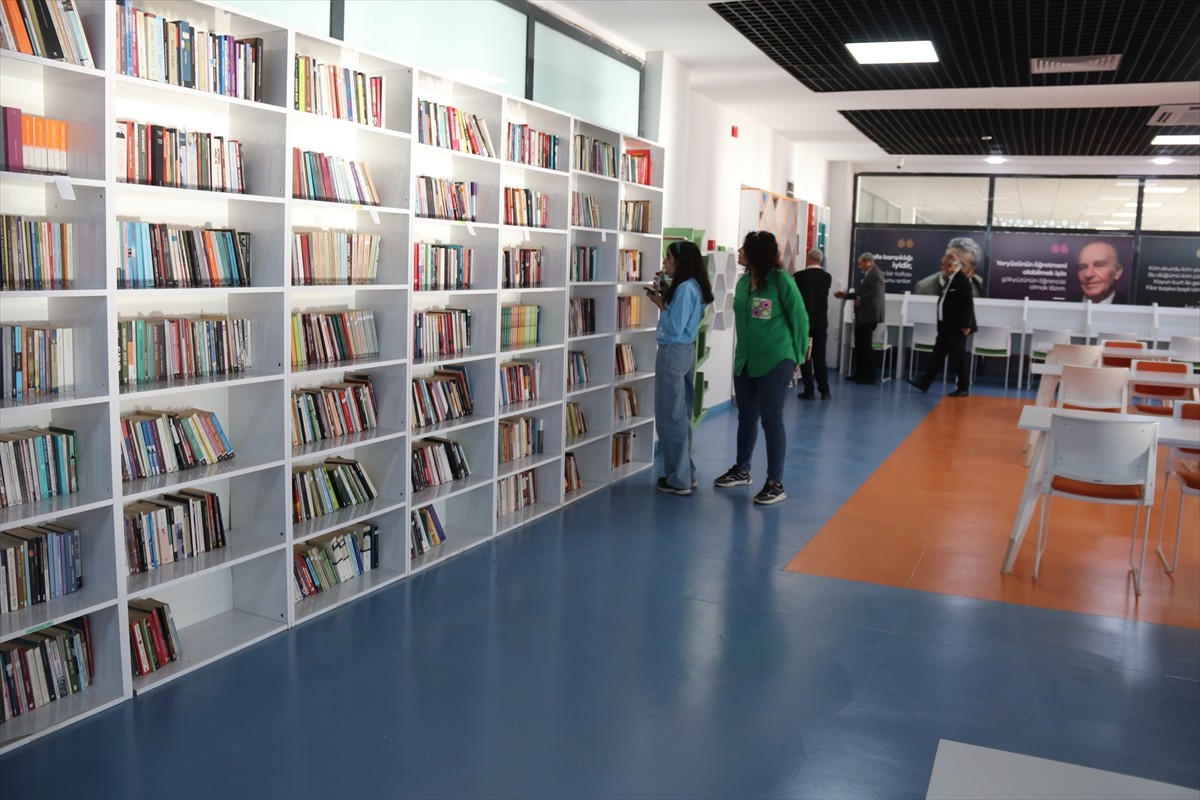 Malatya'da merkez Yeşilyurt Belediyesinin yaptırdığı 250 kişilik Çilesiz Kütüphanesi'nin açılışı...