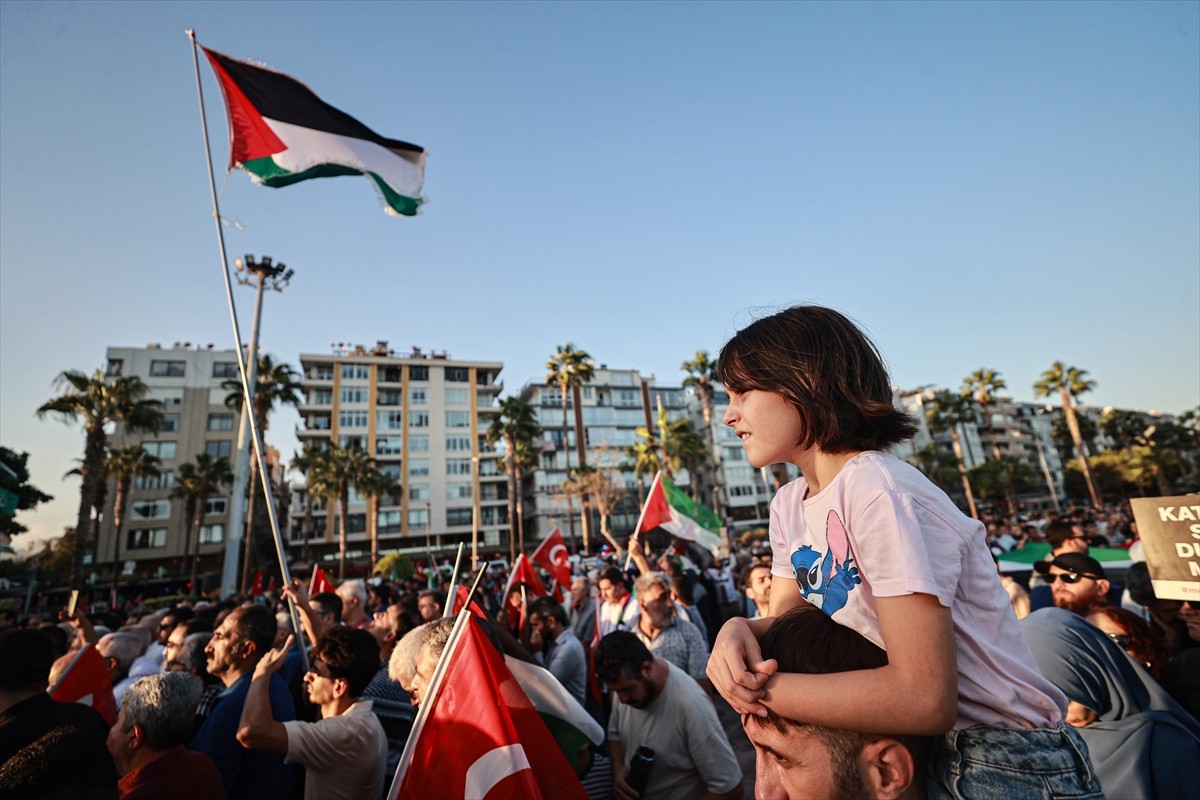 Mersin'de, İsrail'in Gazze'de devam eden soykırımı ve Küresel Sumud Filosu'na yönelik saldırıları...