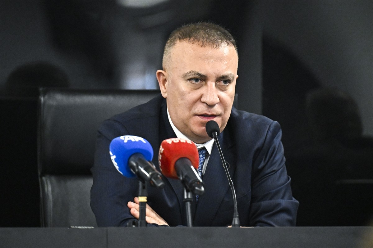 MHP Genel Başkan Yardımcısı İzzet Ulvi Yönter, partisinin Maltepe ilçe başkanlığını ziyaret...