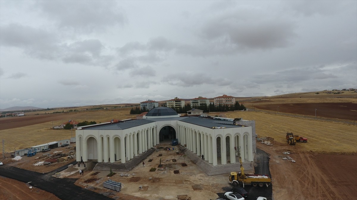 MHP Genel Başkanı Devlet Bahçeli tarafından Horasan Erenleri Dernekler Federasyonuna hibe edilen...