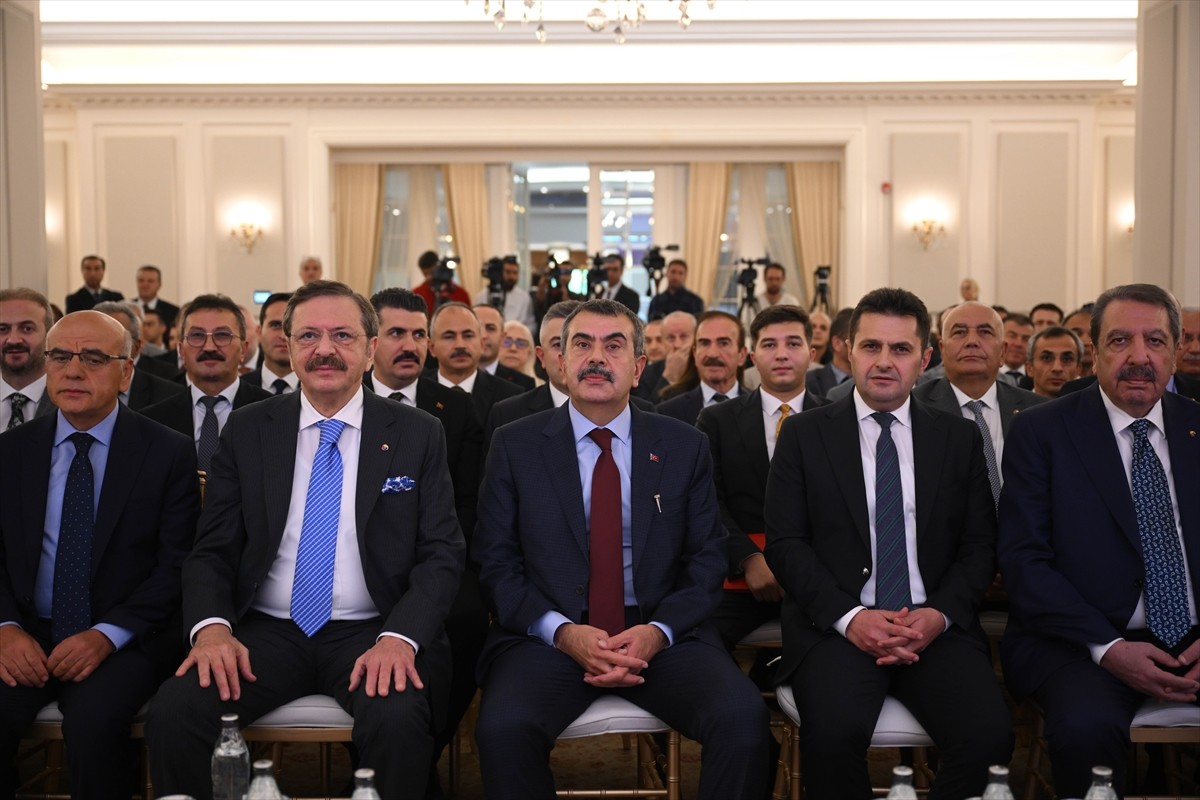 Milli Eğitim Bakanı Yusuf Tekin'in (ortada) de katılımıyla TOBB İkiz Kuleler'de Tarım Sektörüne...