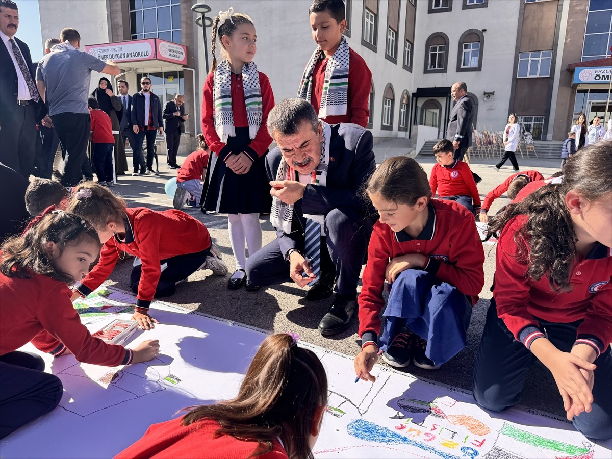 Milli Eğitim Bakanı Yusuf Tekin, bakanlıkça Türkiye'deki tüm okullarda bugün başlatılan "Filistin...