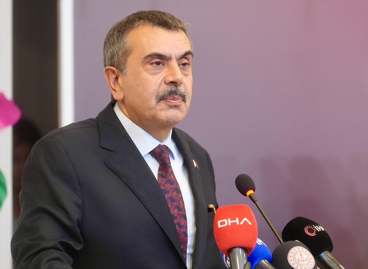 Milli Eğitim Bakanı Yusuf Tekin, Beşiktaş'taki Şehit Hüseyin Tunç Özel Eğitim Uygulama Okulu'nda...