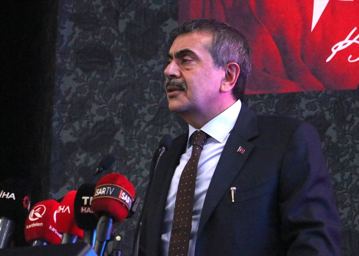 Milli Eğitim Bakanı Yusuf Tekin, Erzurum'daki Hizmetiçi Eğitim Enstitüsü'nde düzenlenen "İlçe...