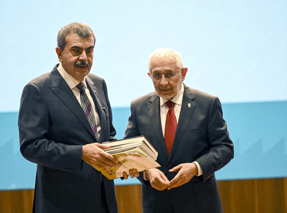 Milli Eğitim Bakanı Yusuf Tekin, Türkiye Dil ve Edebiyat Derneğince (TDED) Fatih Sultan Mehmet...